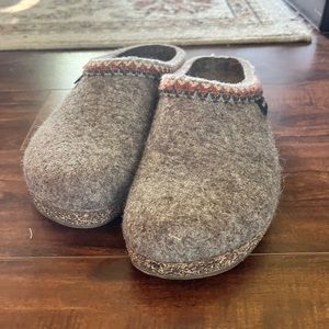 Wool slippers